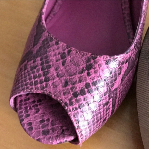 Candie's Snake Skin Pink Heels - Picture 4 of 7